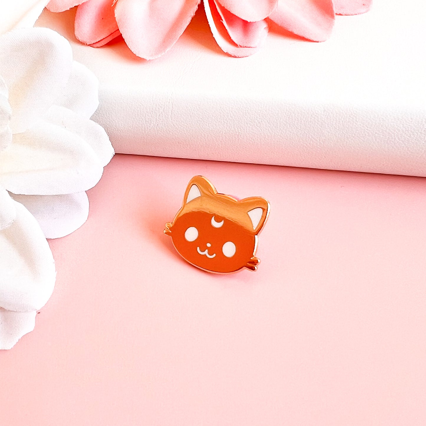 Goldener Mondkatze-Pin