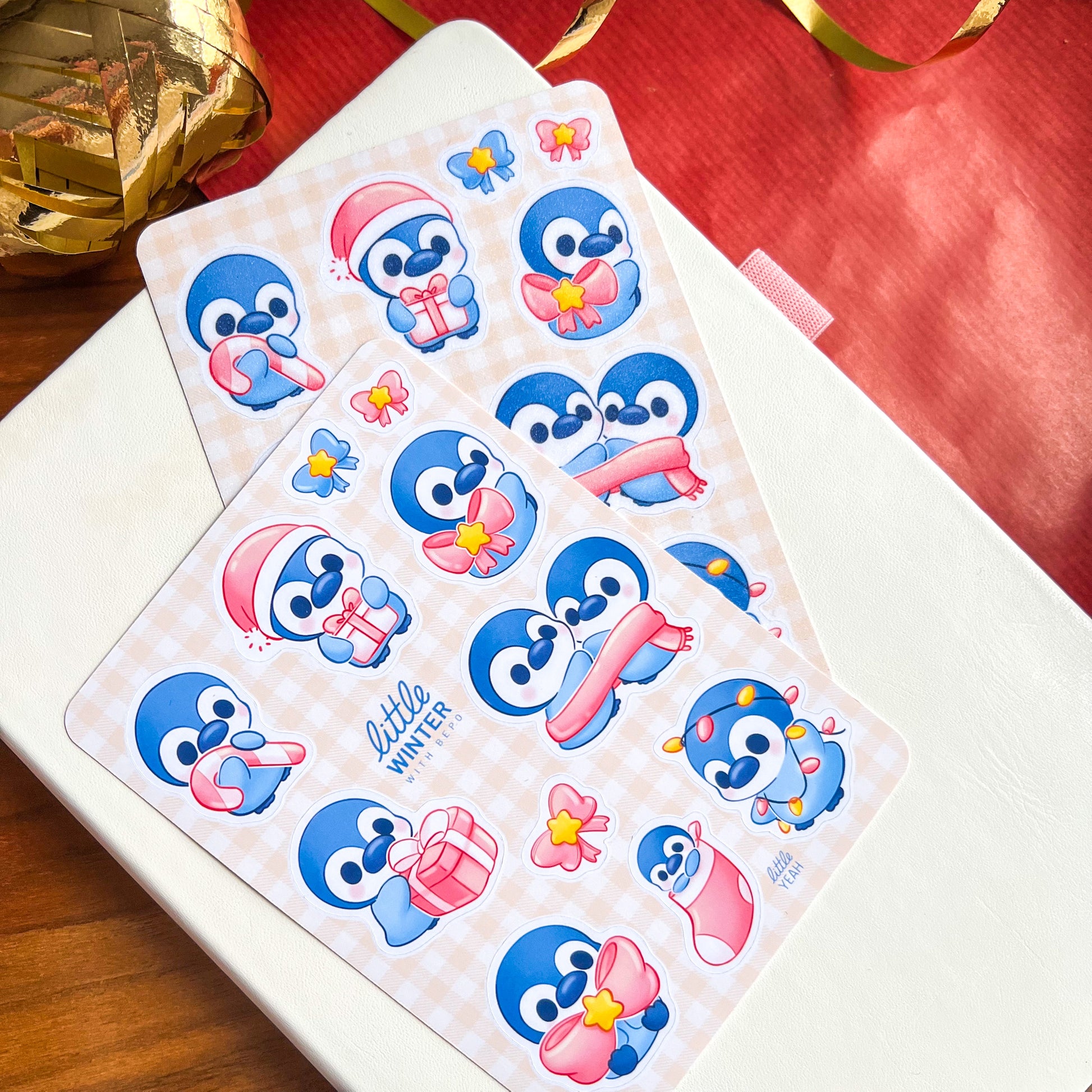 Pinguin feiert Weihnachten Stickerbogen
